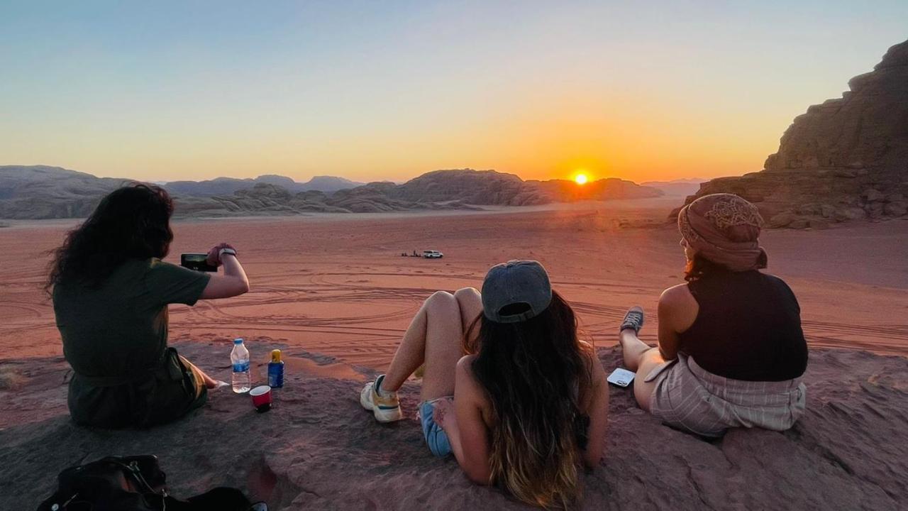 Stars Life Camp-Tour Hotel Wadi Rum Bagian luar foto