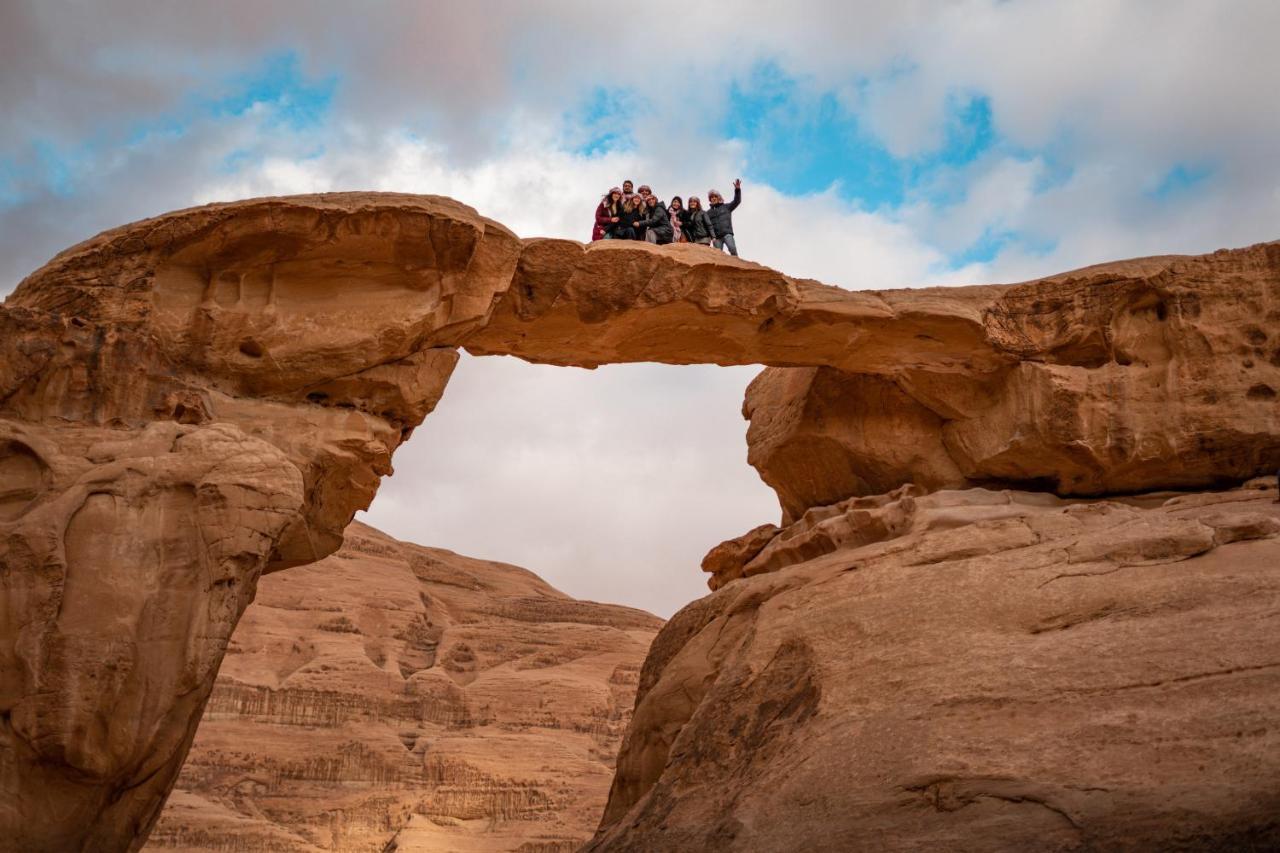 Stars Life Camp-Tour Hotel Wadi Rum Bagian luar foto