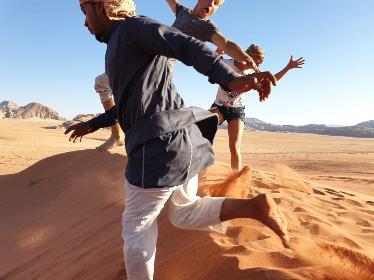 Stars Life Camp-Tour Hotel Wadi Rum Bagian luar foto