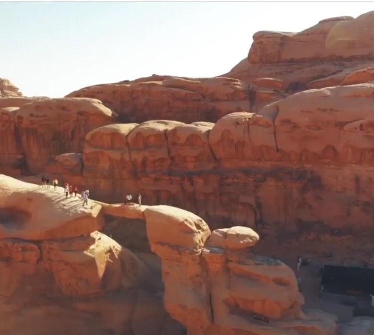 Stars Life Camp-Tour Hotel Wadi Rum Bagian luar foto