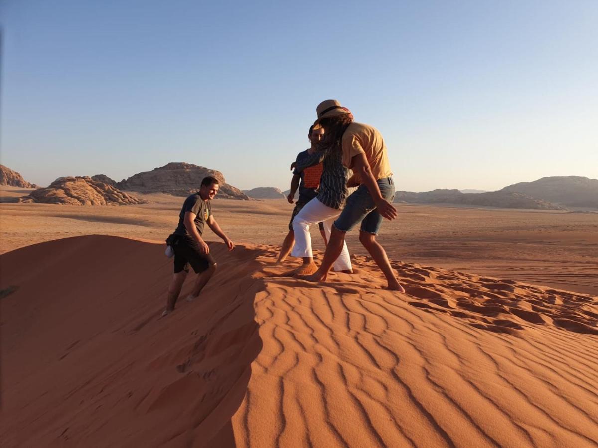 Stars Life Camp-Tour Hotel Wadi Rum Bagian luar foto